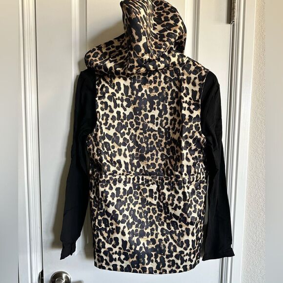 NWT Women’s 2 piece Leopard Animal Print Vest with Long Sleeve Tee - Small - Picture 3 of 8